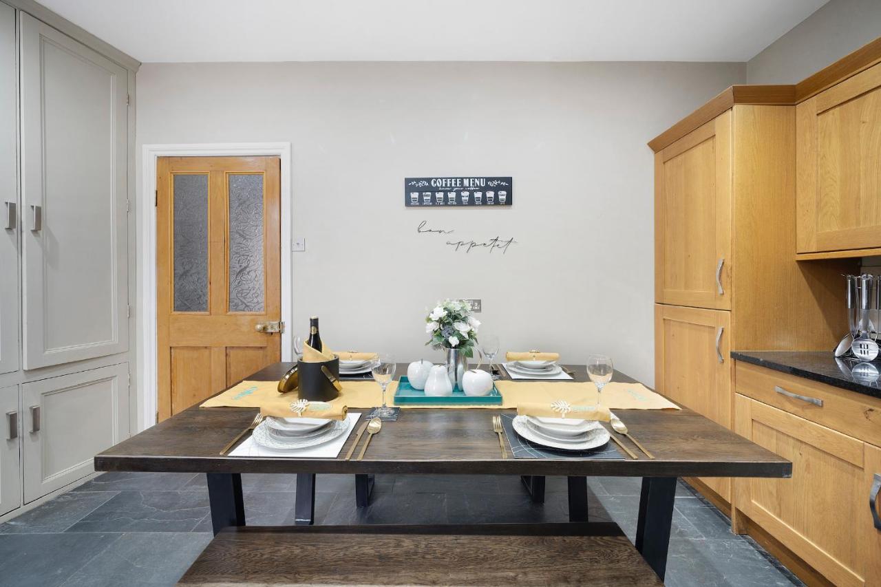 4 Bedroom Home With Garden, Game Room, Parking- Esho Stays Глостер Екстер'єр фото